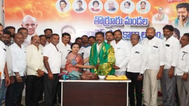 ఝాన్సీరెడ్డిని కలిసిన ముదిరాజ్ సంఘం నాయకులు