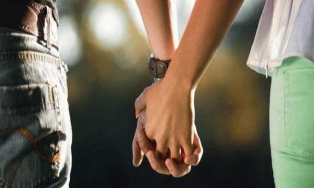 After 18 years of marriage, husband handed over to wife to her lover at Uttar pradesh