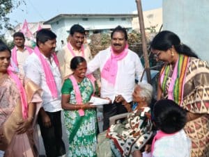 Municipal Elections: అసలు తగ్గేదే లే అంటున్న ఆరూరి సైన్యం 2 Municipal Elections: అసలు తగ్గేదే లే అంటున్న ఆరూరి సైన్యం