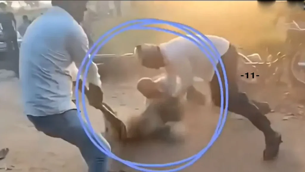 స్నేహితుడి కోసం మృత్యువుతో పోరాటం..! (VIDEO)